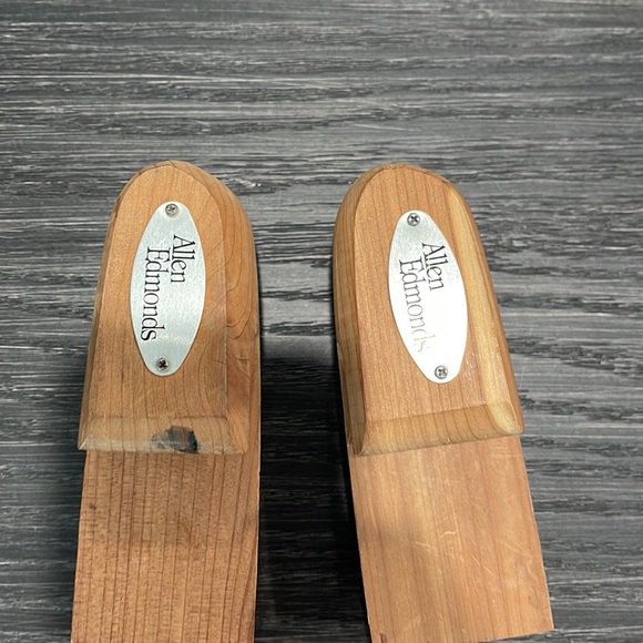 ALLEN EDMONDS CEDAR WOOD SHOE TREE SIZE M-L - Picture 3 of 6